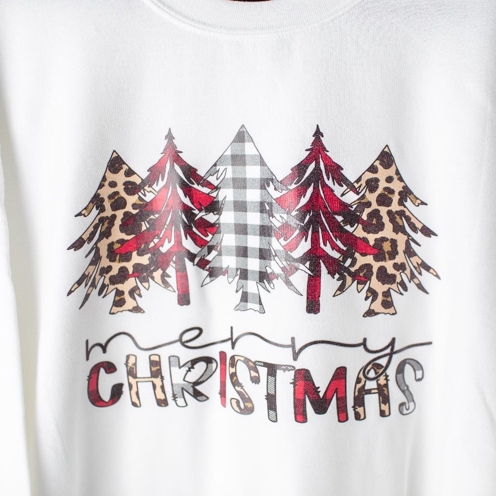 New Merry Christmas Holiday Cheetah Trees White Sweatshirt Women's Size 4XL - Picture 1 of 7